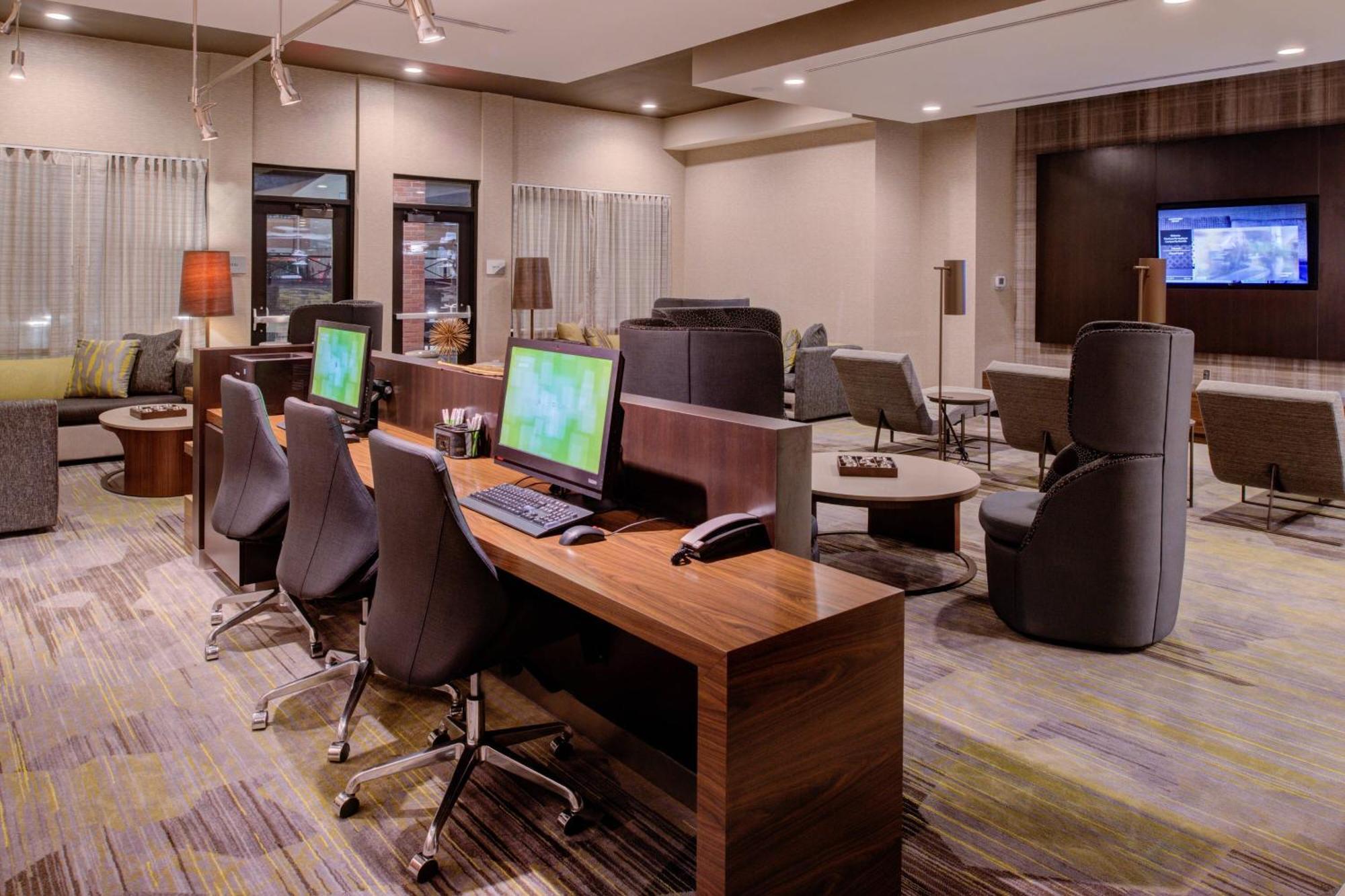 Courtyard By Marriott St Louis Hotel 3*